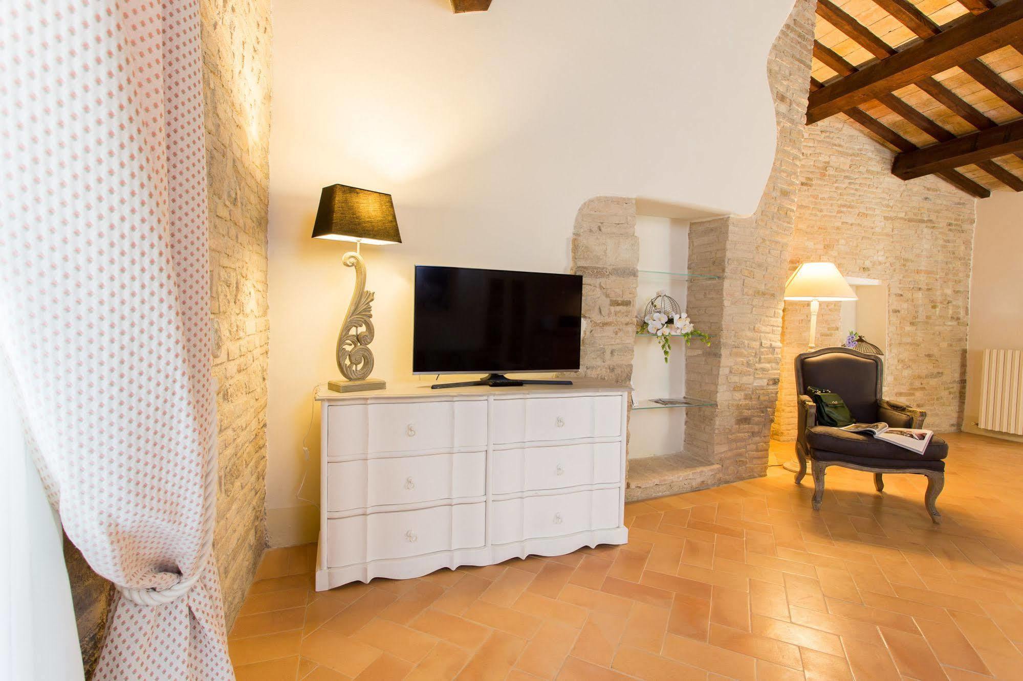 Palazzo Gentili Apartment Сан Северино Марке Екстериор снимка