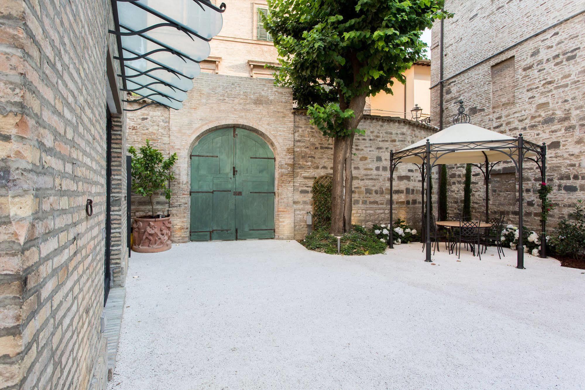 Palazzo Gentili Apartment Сан Северино Марке Екстериор снимка