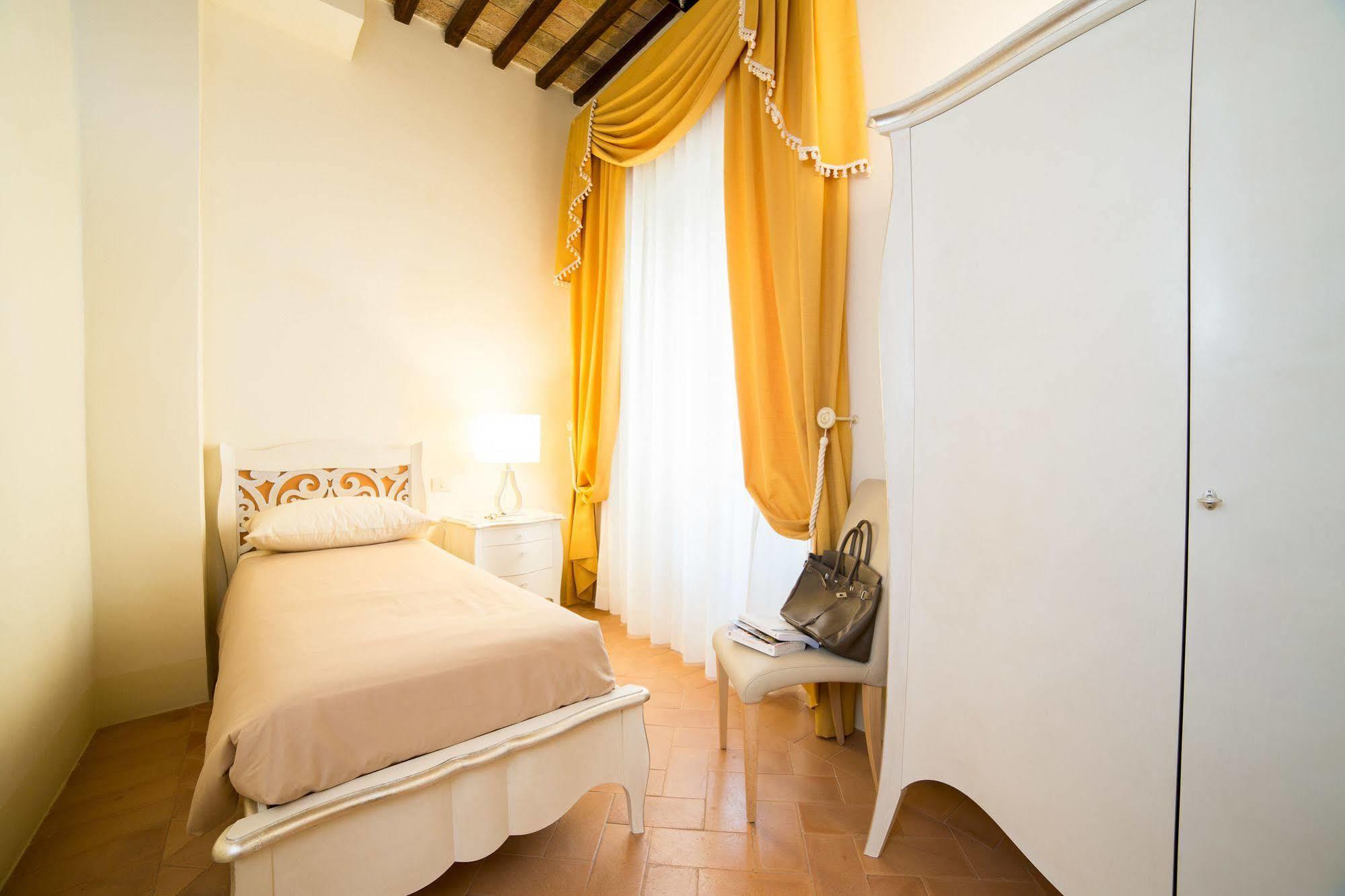 Palazzo Gentili Apartment Сан Северино Марке Екстериор снимка